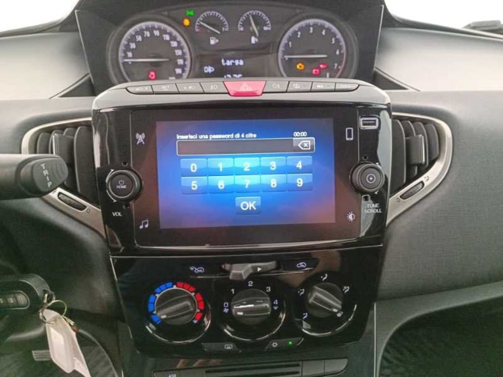 Lancia Ypsilon usata a Treviso (15)