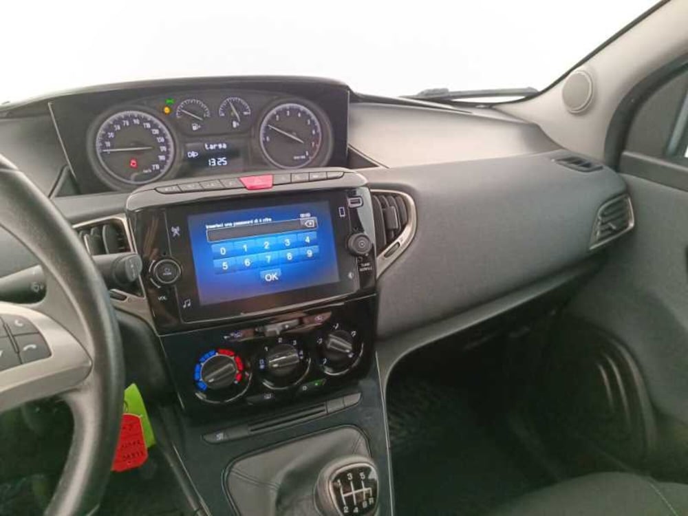 Lancia Ypsilon usata a Treviso (16)
