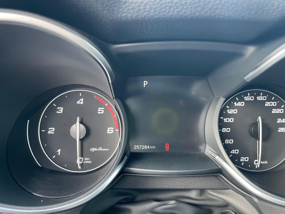 Alfa Romeo Stelvio usata a Ancona (13)