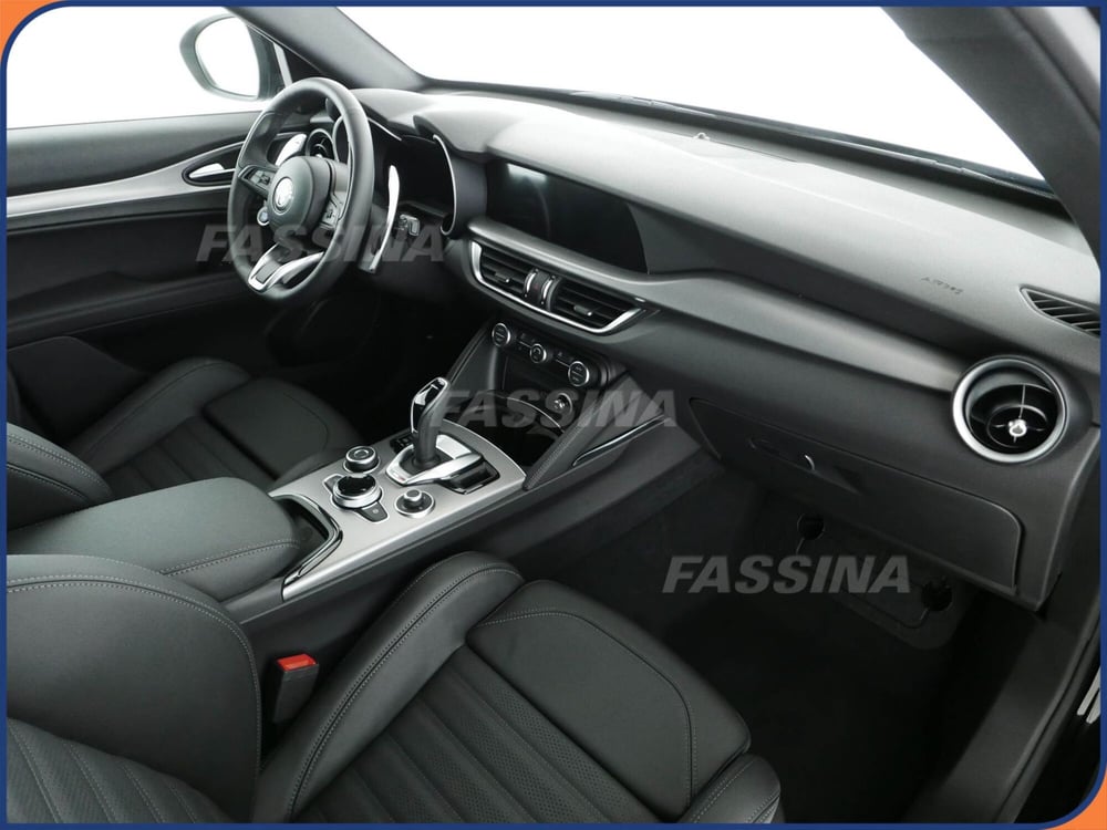 Alfa Romeo Stelvio usata a Milano (14)