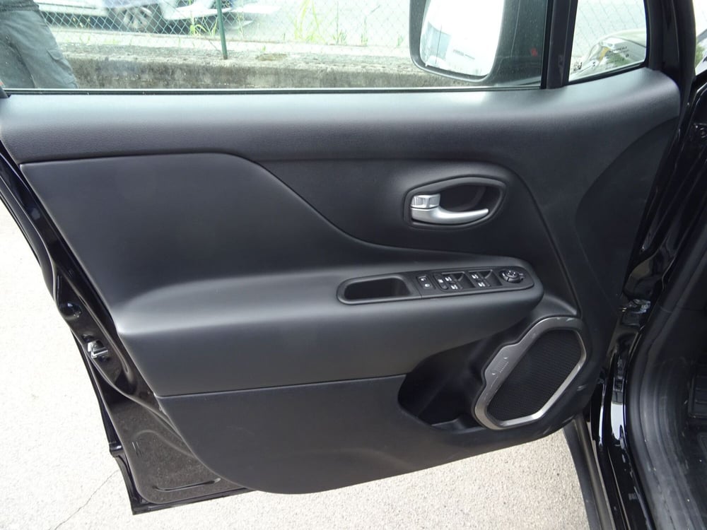 Jeep Renegade nuova a Lucca (6)