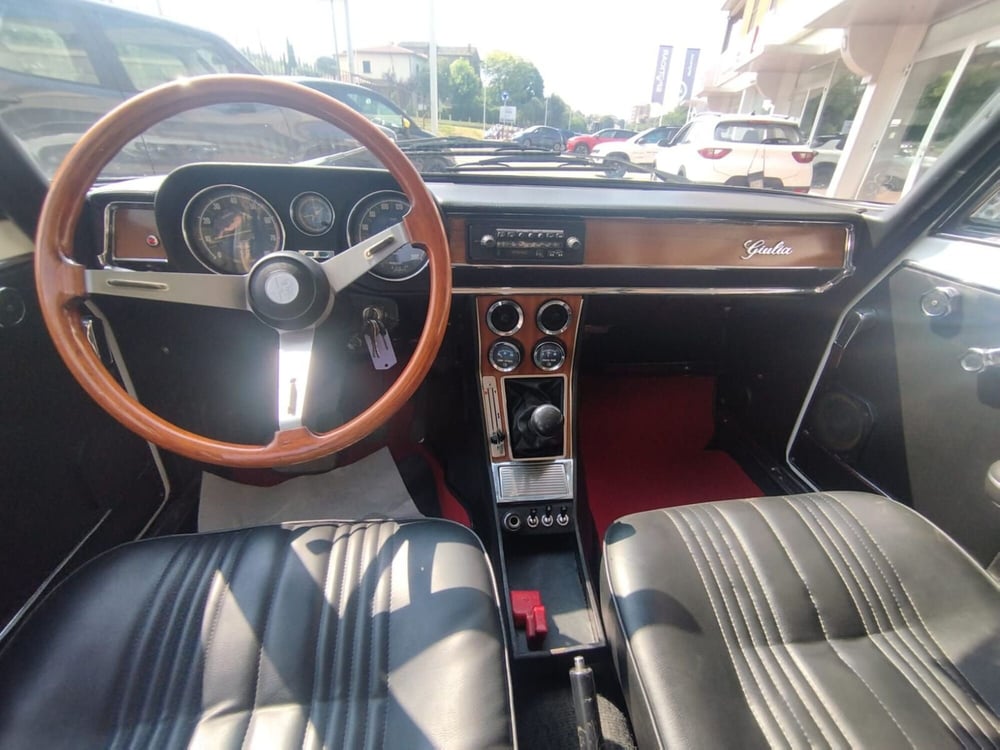 Alfa Romeo Giulia usata a Arezzo (9)