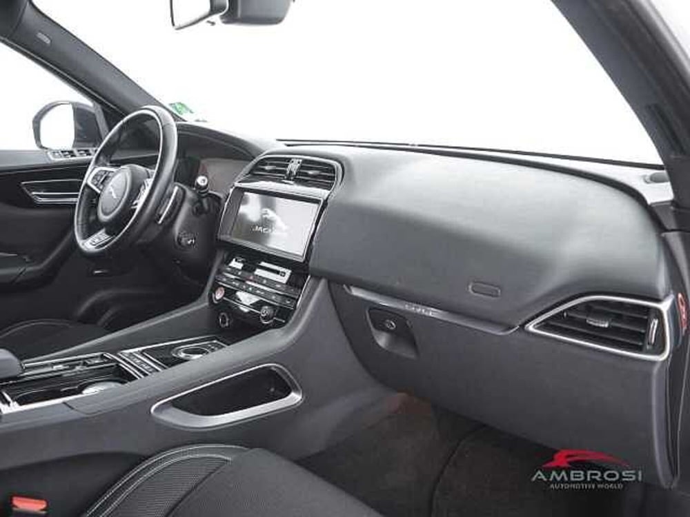 Jaguar F-Pace usata a Perugia (12)