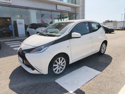 Toyota Aygo 1.0 VVT-i 69 CV 5 porte x-play del 2017 usata a Reggio Calabria