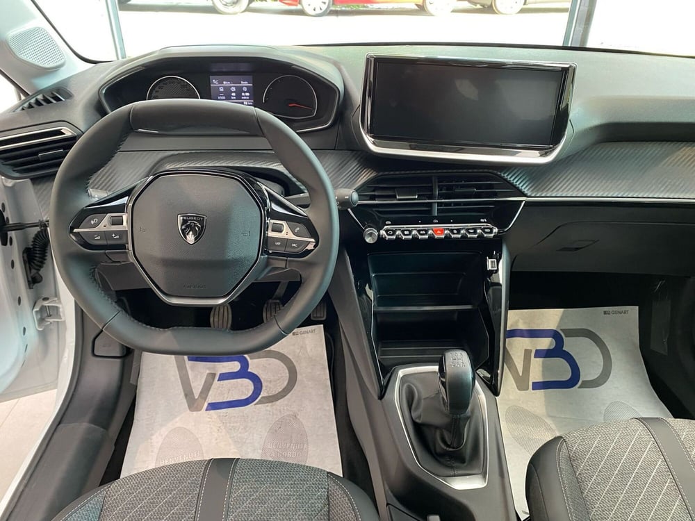 Peugeot 208 nuova a Milano (11)