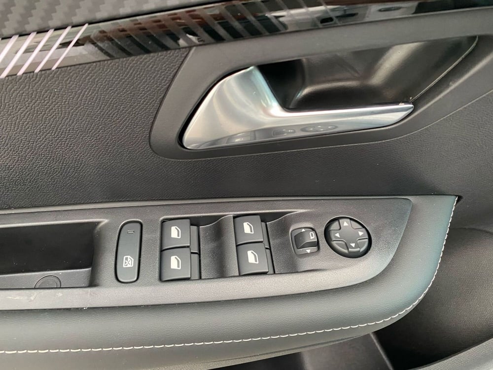 Peugeot 208 nuova a Milano (15)