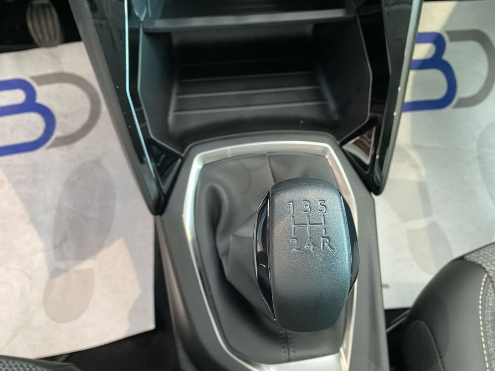 Peugeot 208 nuova a Milano (17)
