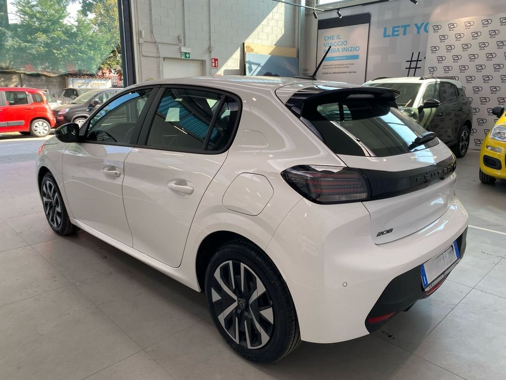 Peugeot 208 nuova a Milano (3)