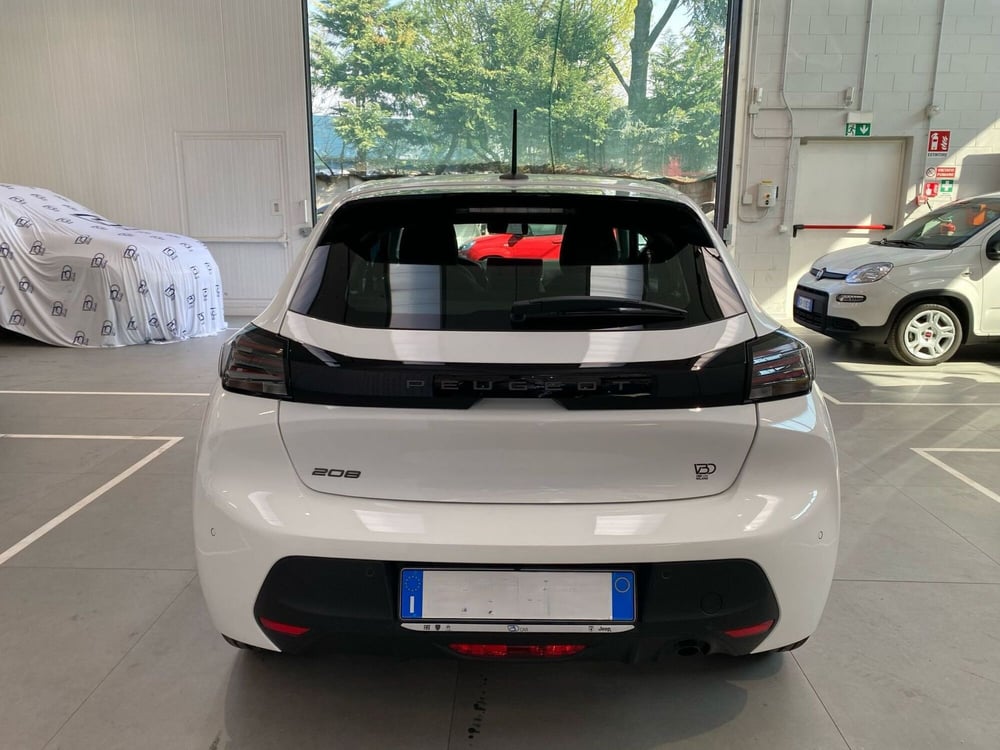 Peugeot 208 nuova a Milano (4)