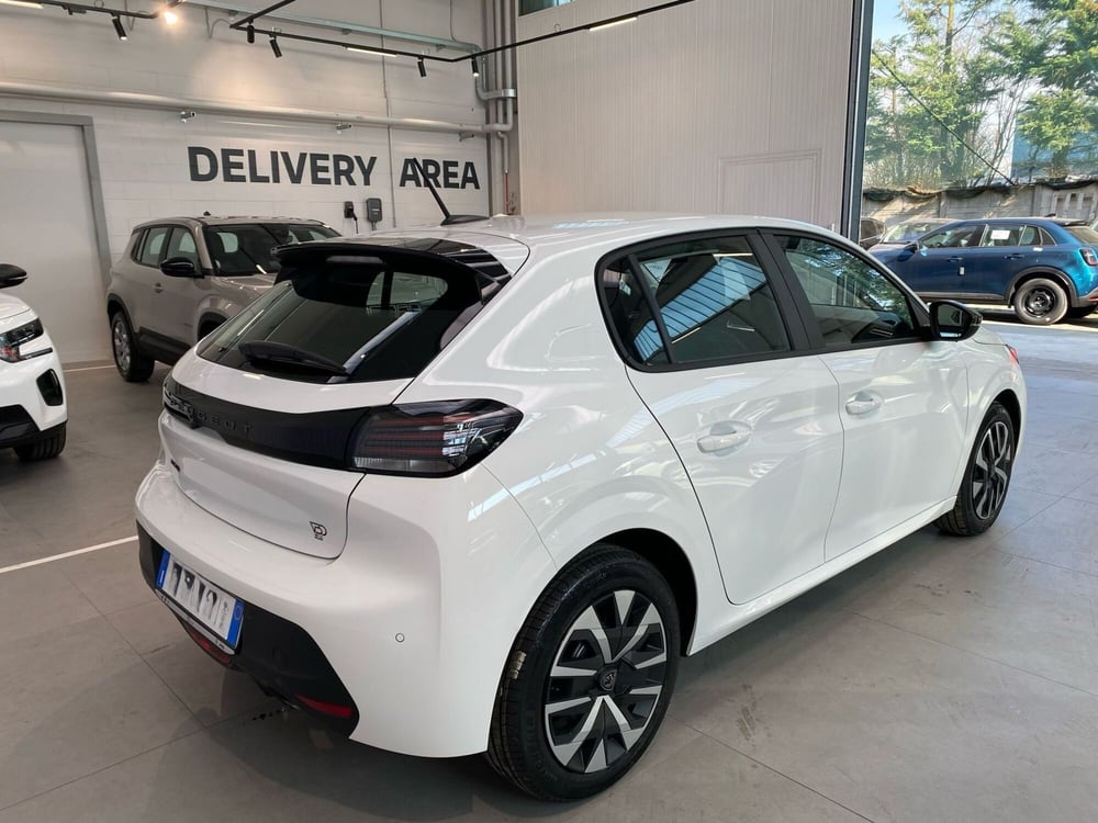 Peugeot 208 nuova a Milano (5)