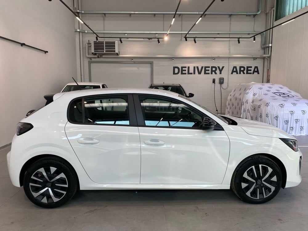 Peugeot 208 nuova a Milano (6)