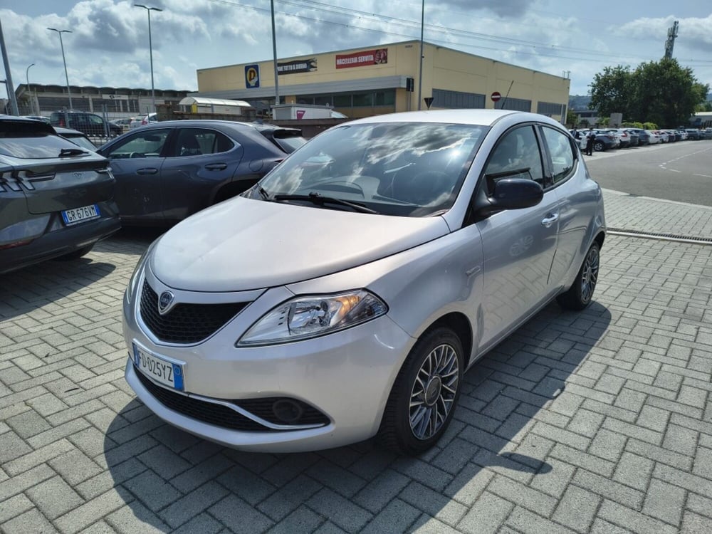 Lancia Ypsilon usata a Firenze