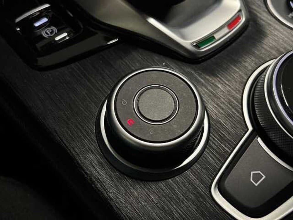 Alfa Romeo Stelvio usata a Catanzaro (14)