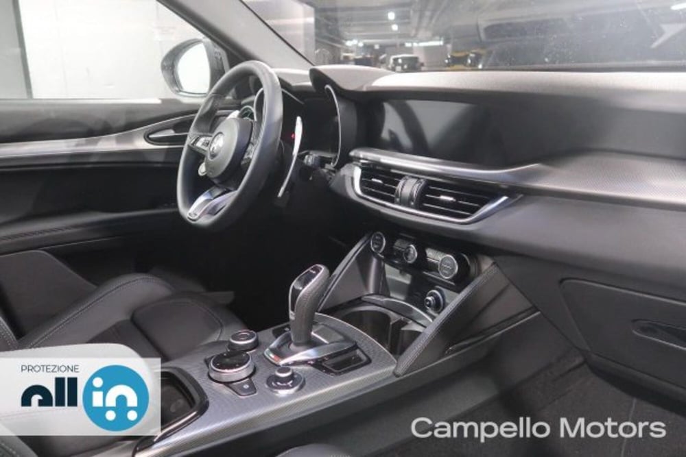 Alfa Romeo Stelvio nuova a Venezia (14)
