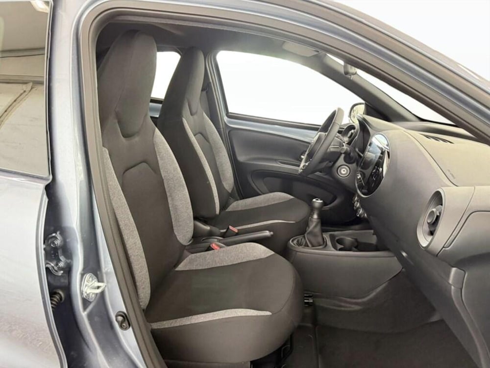 Toyota Aygo X nuova a Monza e Brianza (9)