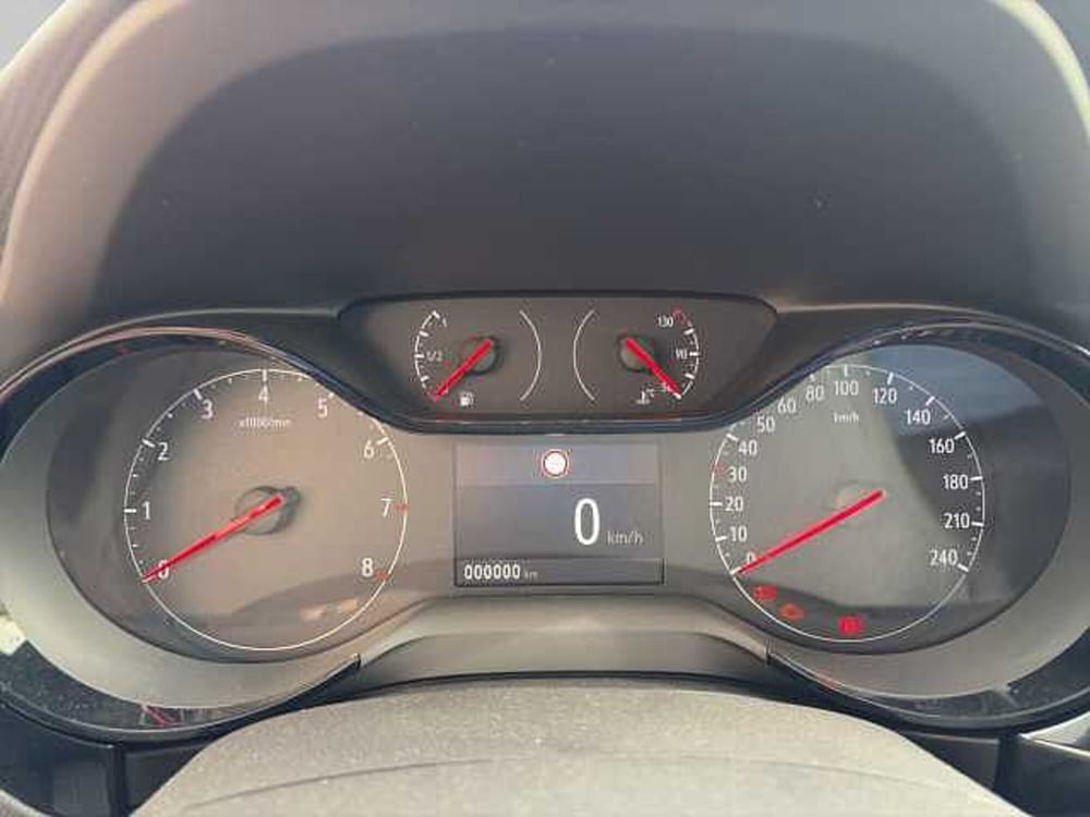 Opel Corsa nuova a Vibo Valentia (12)