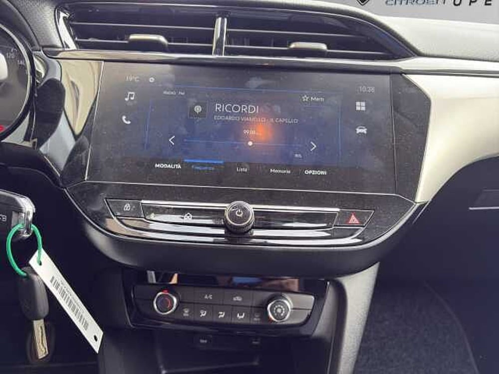Opel Corsa nuova a Vibo Valentia (14)
