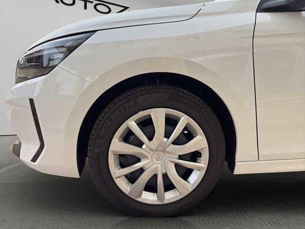Opel Corsa nuova a Vibo Valentia (15)