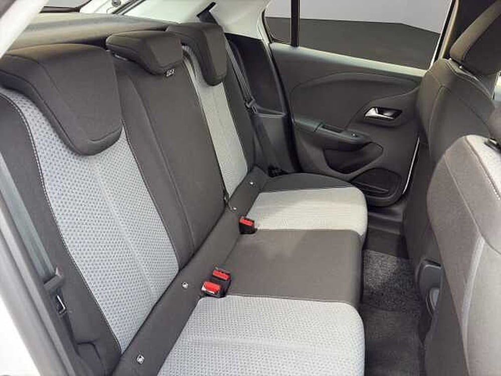 Opel Corsa nuova a Vibo Valentia (16)