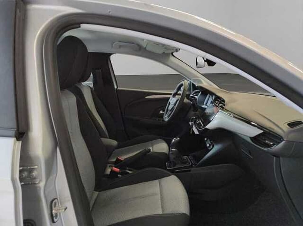 Opel Corsa nuova a Vibo Valentia (13)