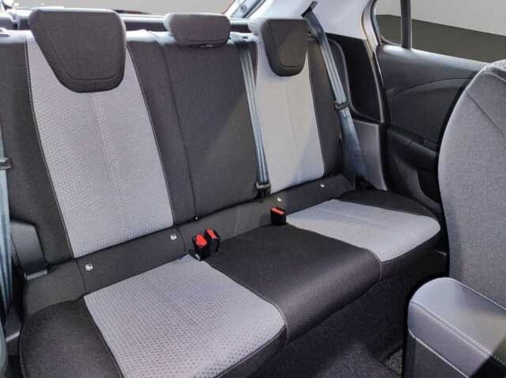 Opel Corsa nuova a Vibo Valentia (15)