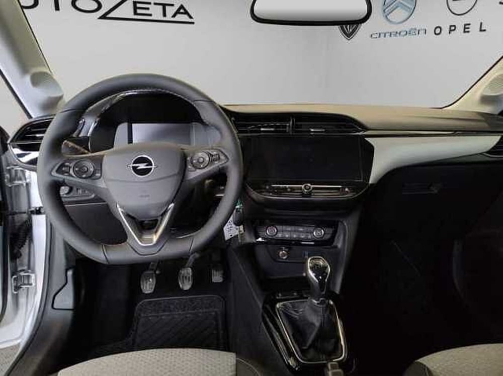 Opel Corsa nuova a Vibo Valentia (9)