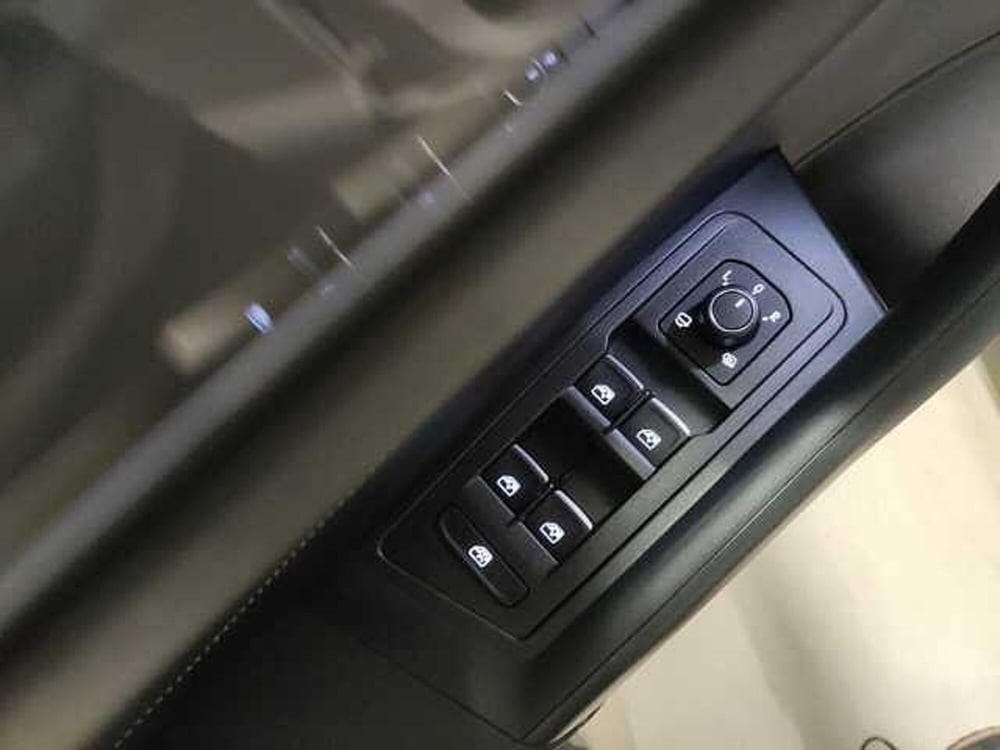 Volkswagen T-Roc nuova a Como (10)