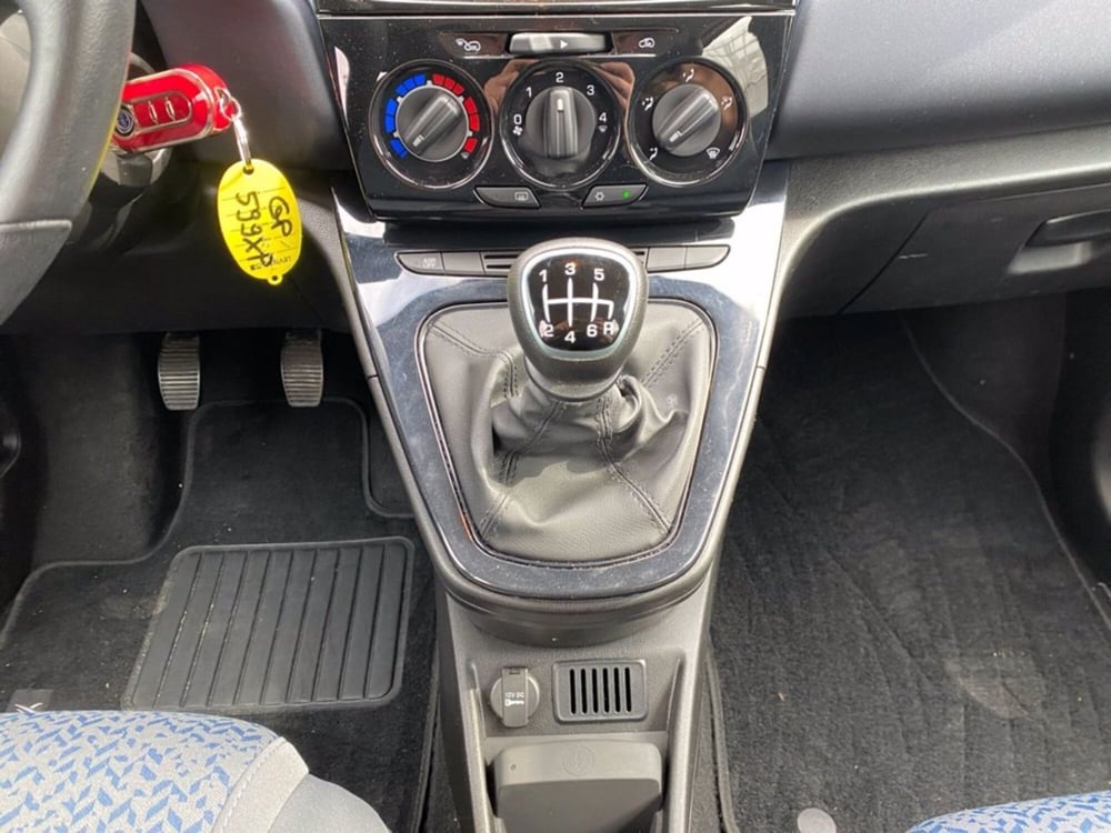 Lancia Ypsilon usata a Milano (14)