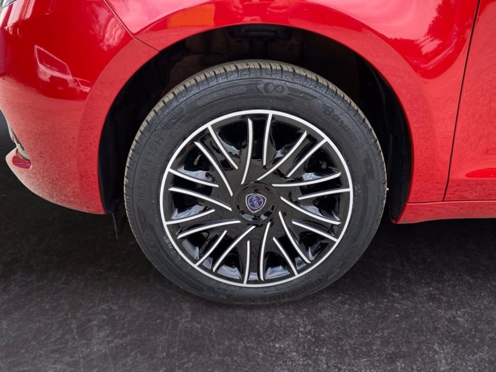 Lancia Ypsilon usata a Milano (15)