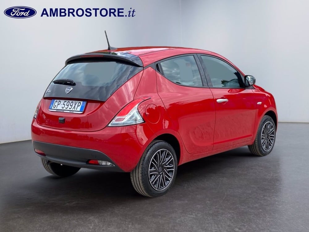 Lancia Ypsilon usata a Milano (5)
