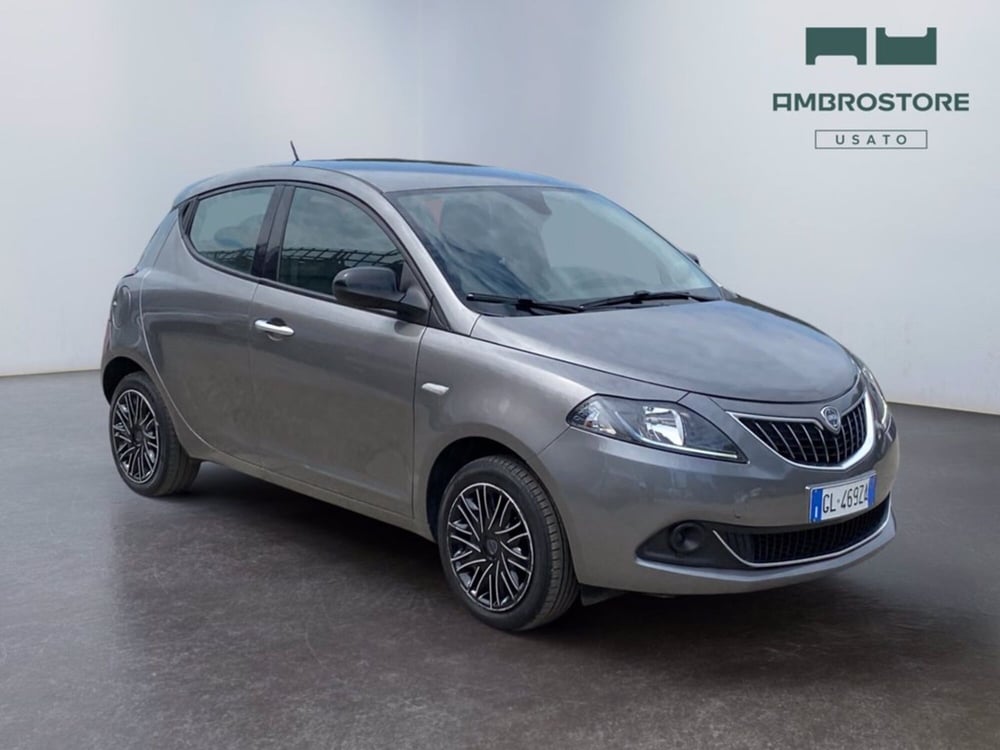 Lancia Ypsilon usata a Milano (3)