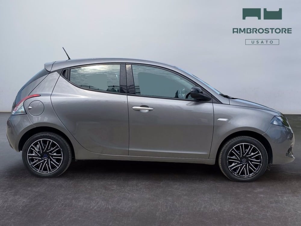 Lancia Ypsilon usata a Milano (4)
