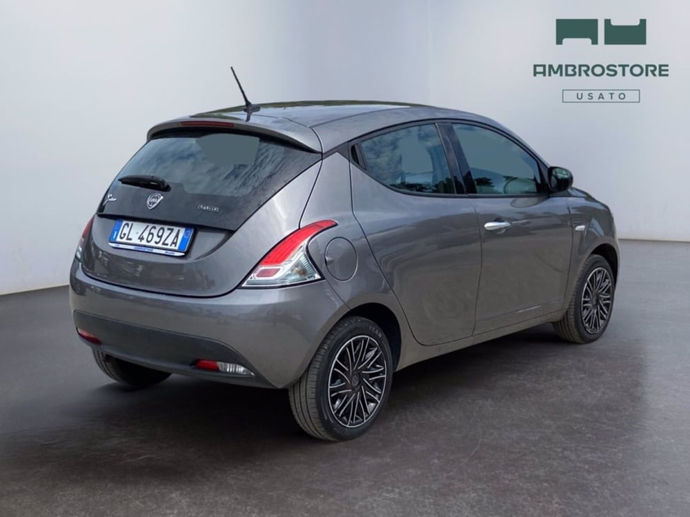 Lancia Ypsilon usata a Milano (5)