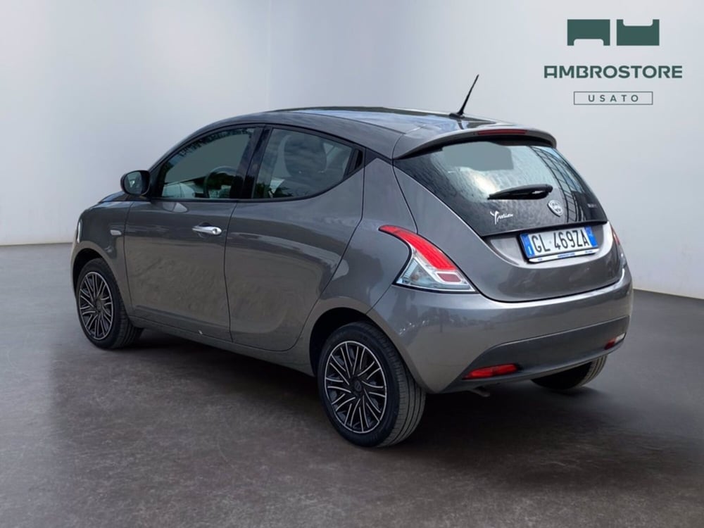 Lancia Ypsilon usata a Milano (7)