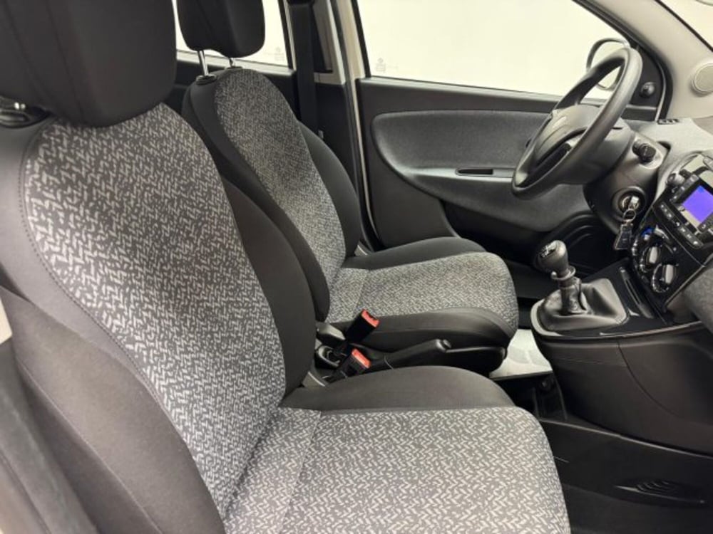 Lancia Ypsilon usata a Biella (14)