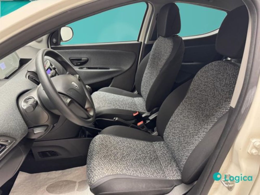 Lancia Ypsilon usata a Biella (15)