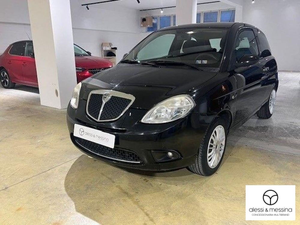 Lancia Ypsilon usata a Catania