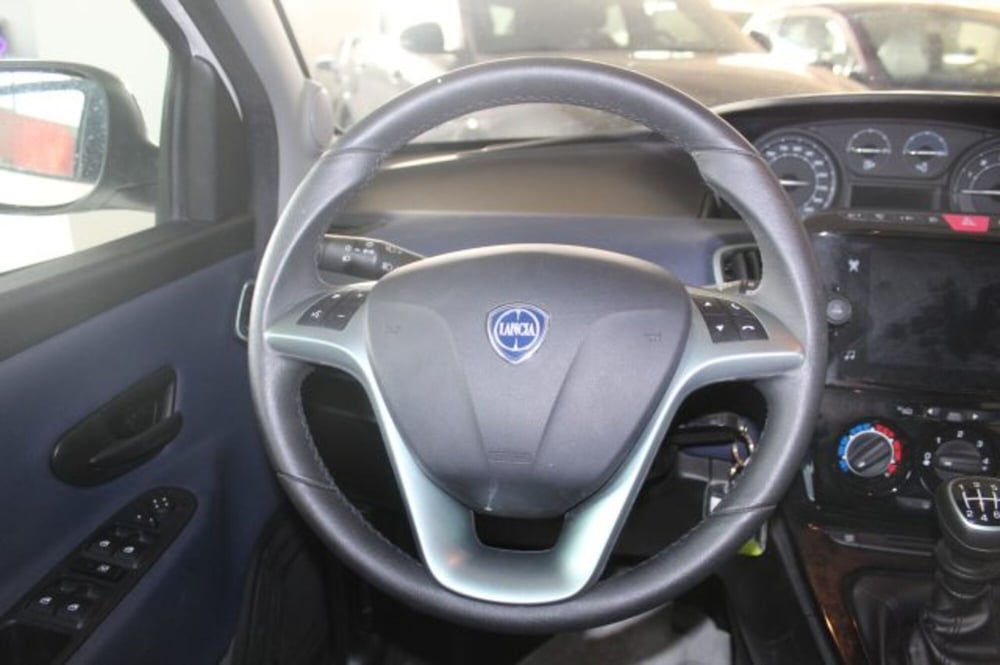 Lancia Ypsilon usata a Terni (12)
