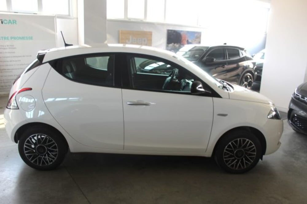 Lancia Ypsilon usata a Terni (6)