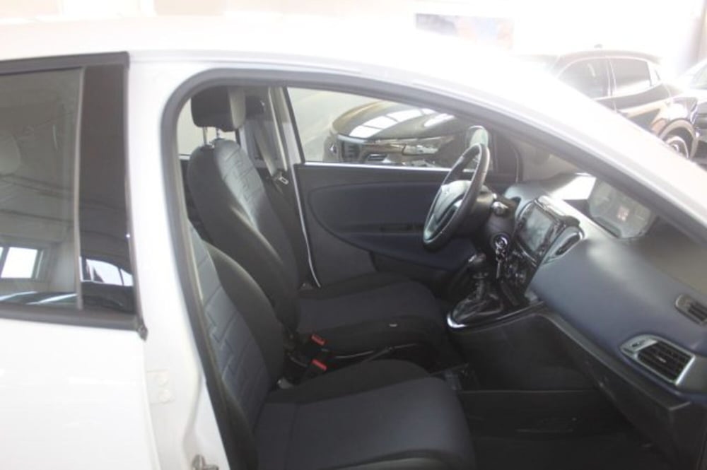 Lancia Ypsilon usata a Terni (8)