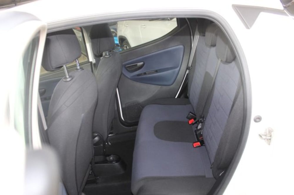 Lancia Ypsilon usata a Terni (9)