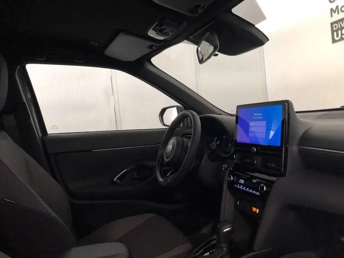 Toyota Yaris Cross nuova a Torino (8)