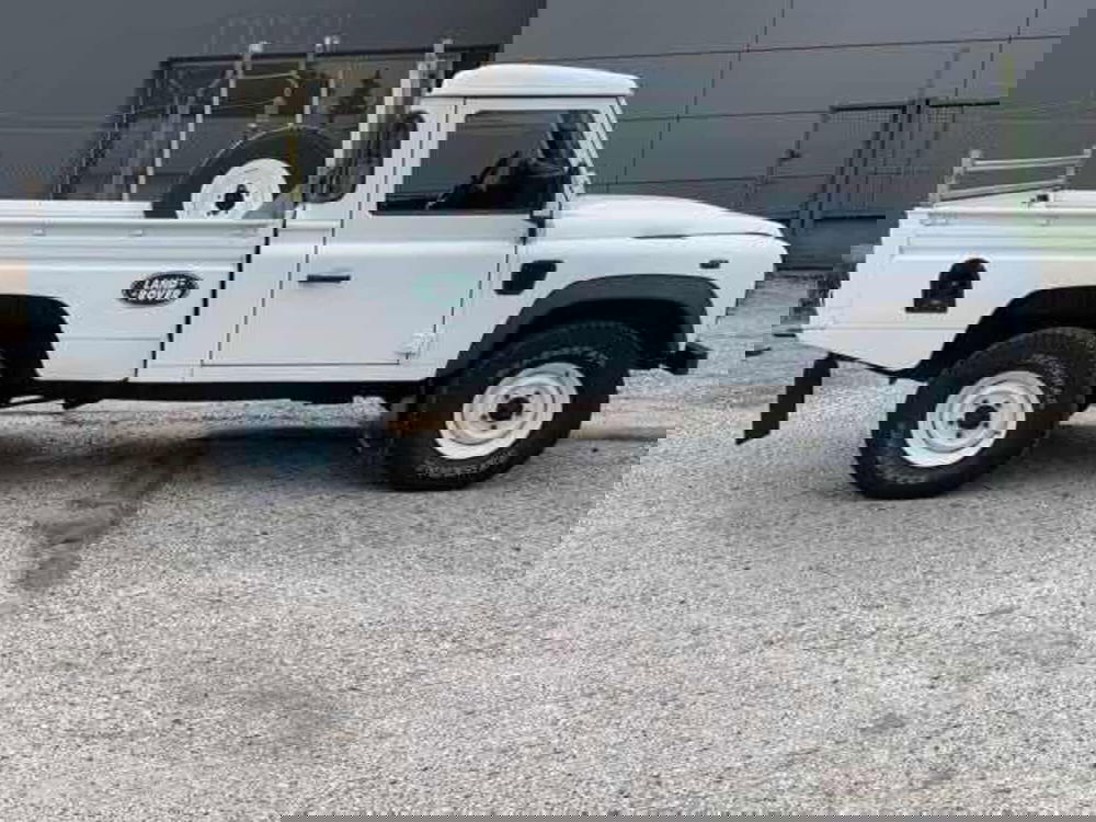 Land Rover Defender usata a Lucca (2)