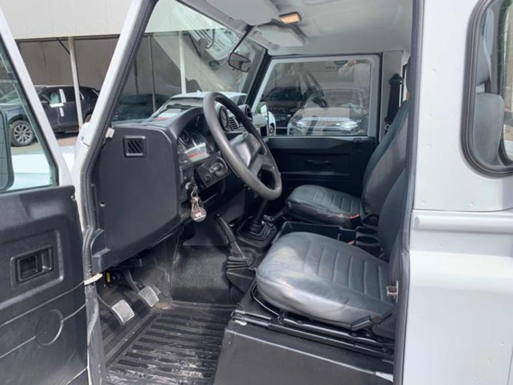 Land Rover Defender usata a Lucca (11)