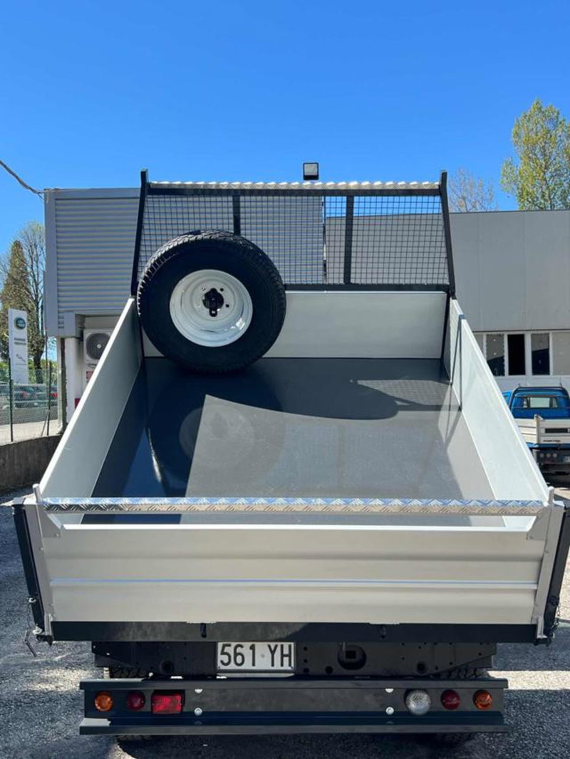 Land Rover Defender usata a Lucca (7)