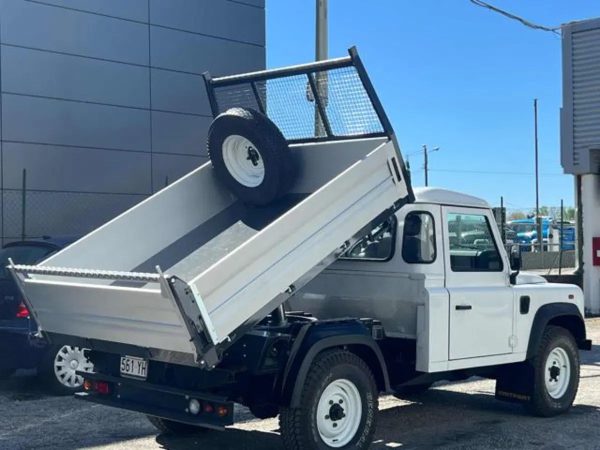 Land Rover Defender usata a Lucca (15)