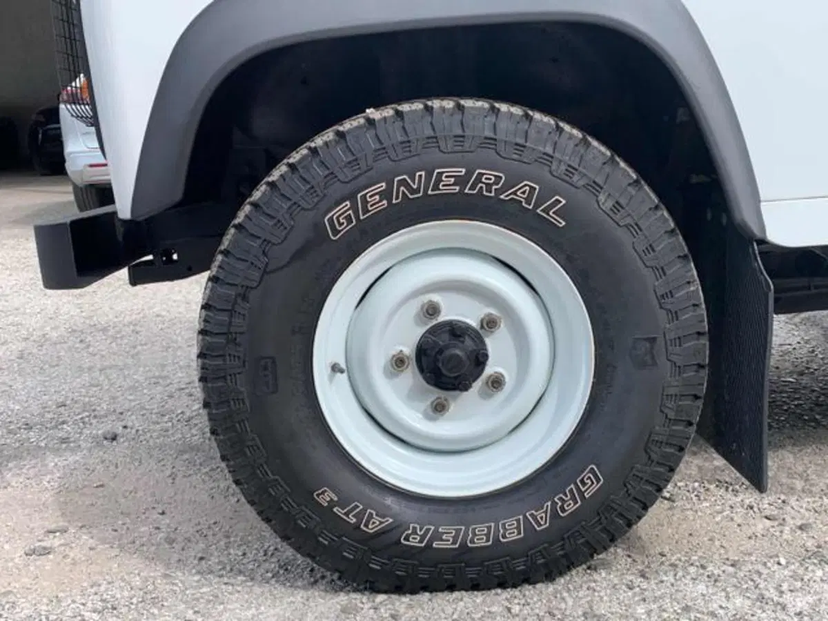 Land Rover Defender usata a Lucca (3)