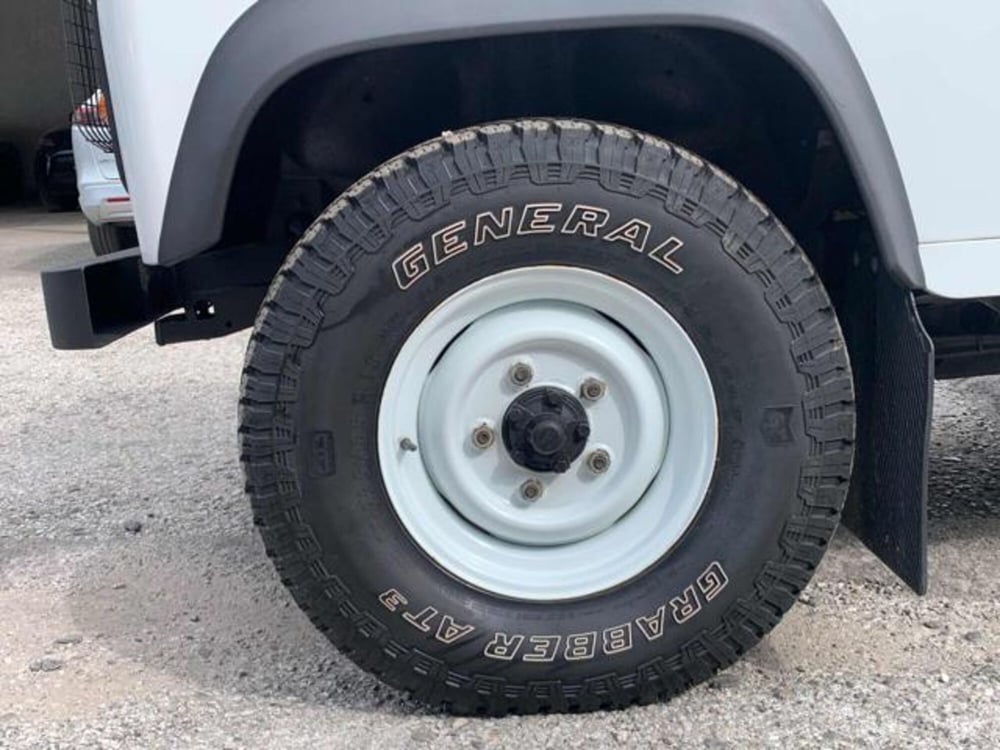 Land Rover Defender usata a Lucca (5)