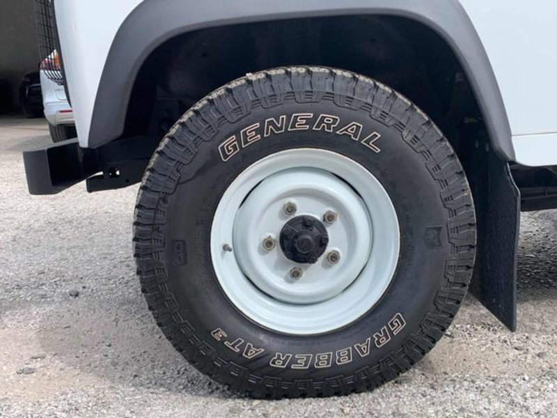 Land Rover Defender usata a Lucca (3)