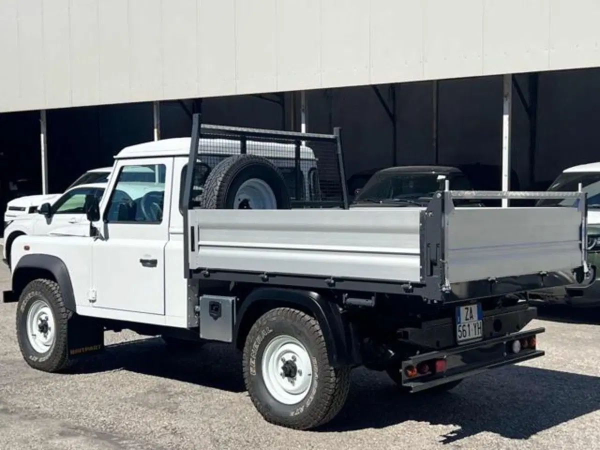 Land Rover Defender usata a Lucca (8)